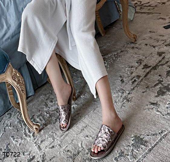 LU Bath Suite Mule Silver Slippers