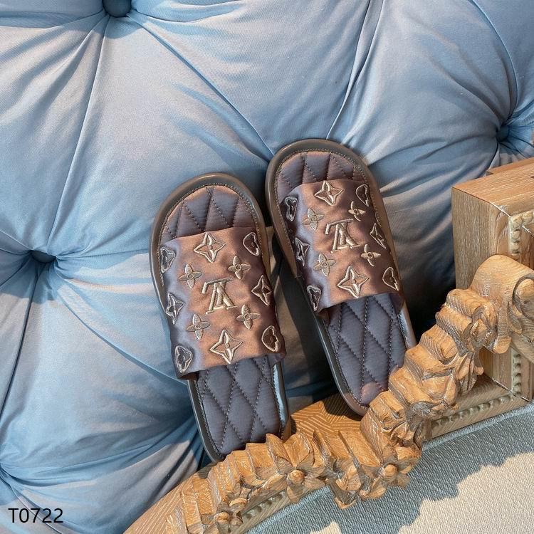 LU Bath Suite Mule Silver Slippers