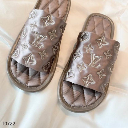 LU Bath Suite Mule Silver Slippers