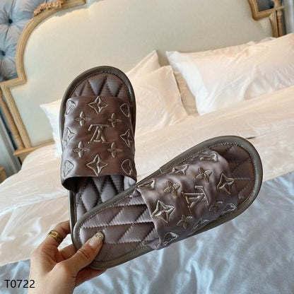 LU Bath Suite Mule Silver Slippers