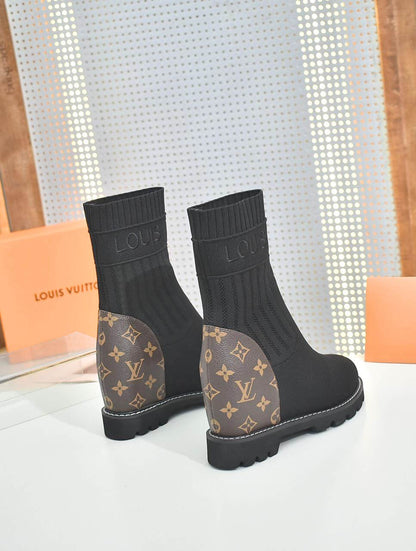 LU  Boots Trainers