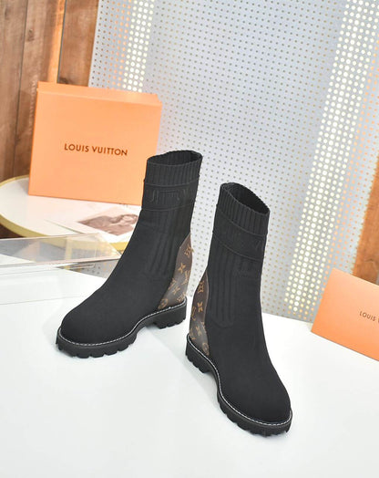 LU  Boots Trainers