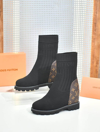 LU  Boots Trainers