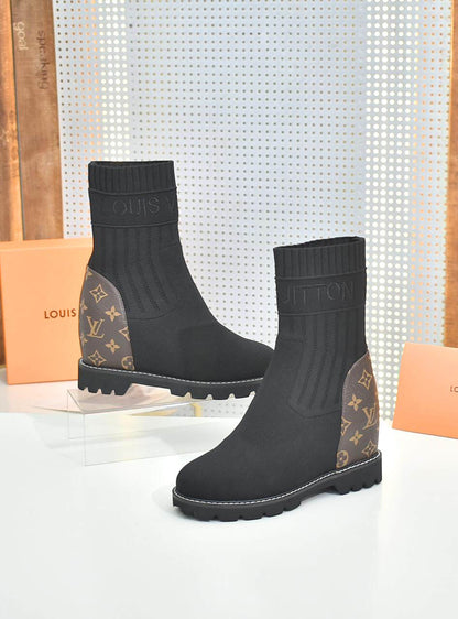 LU  Boots Trainers