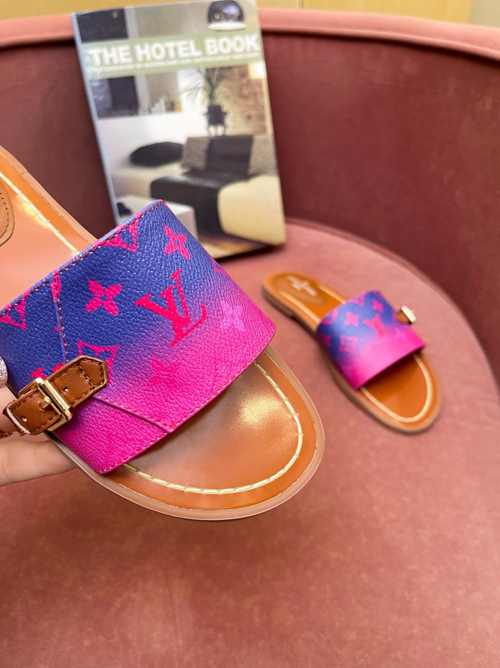 LU  Slippers Logo 3 Color 's