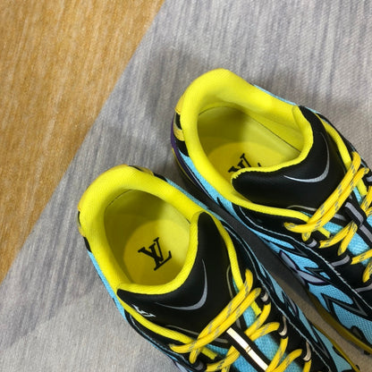 LU Sneakers Run Away
