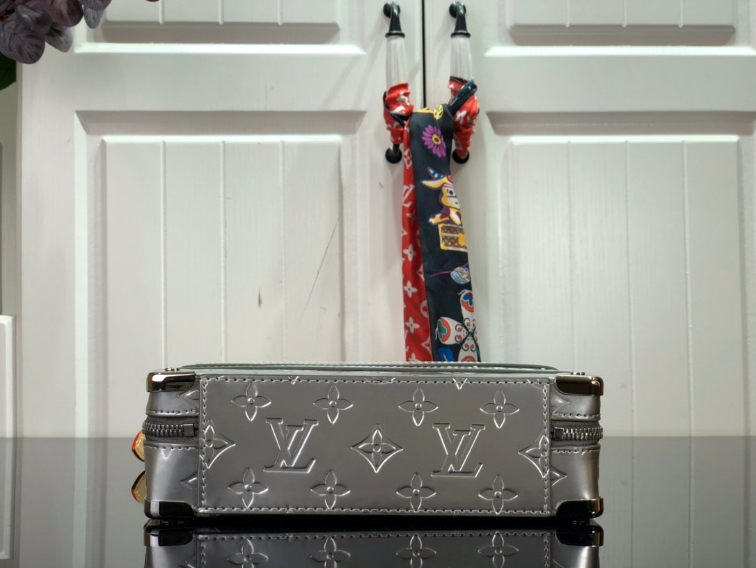 LU Bag trunk Silver