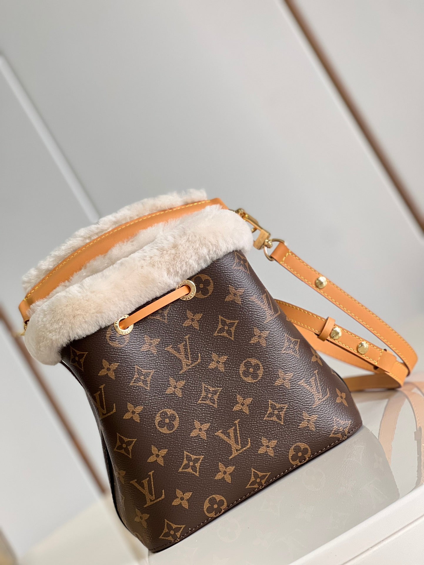 LU  Neo Bag Mono Shearling