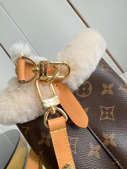 LU  Neo Bag Mono Shearling