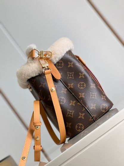 LU  Neo Bag Mono Shearling