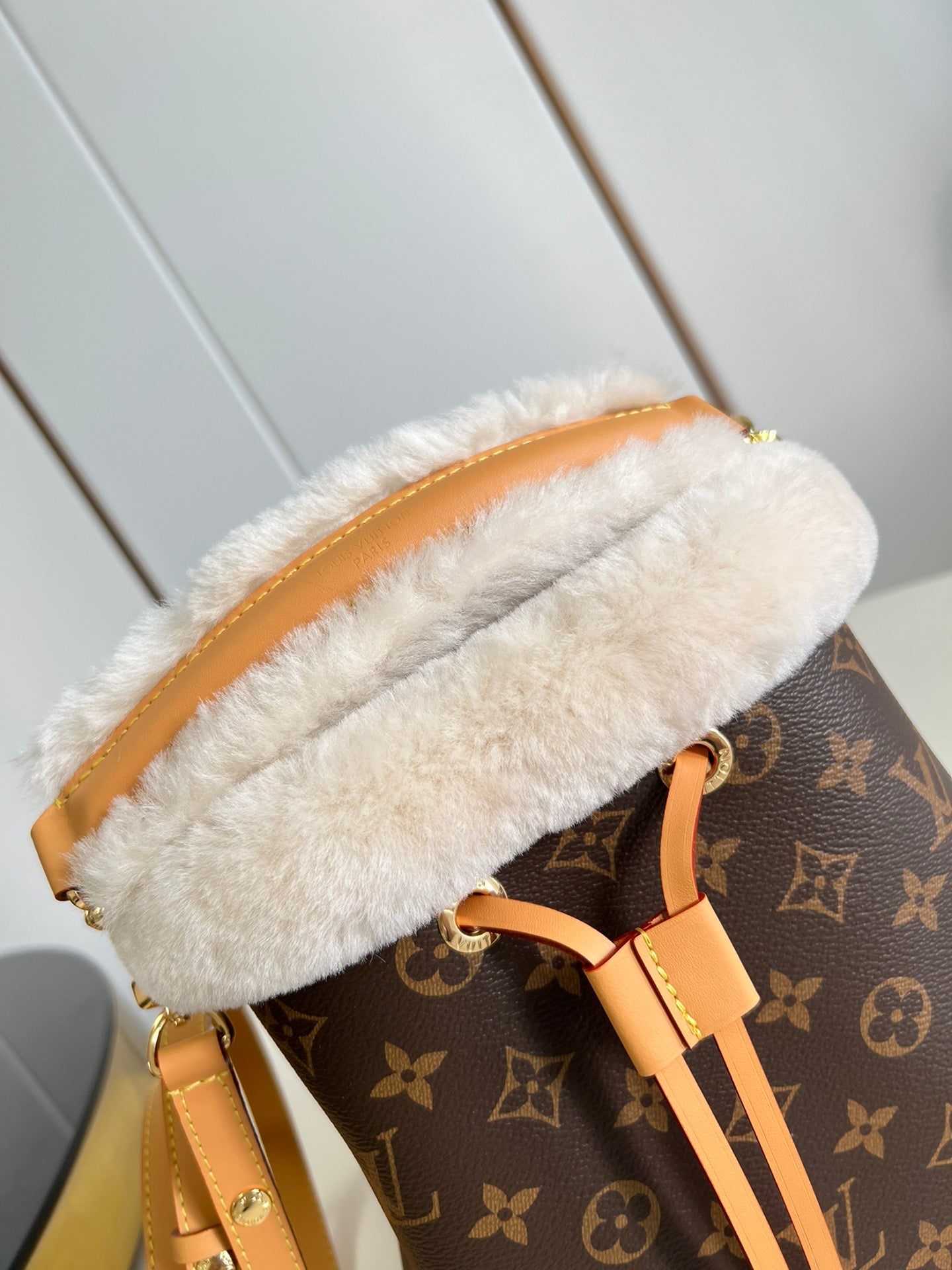 LU  Neo Bag Mono Shearling