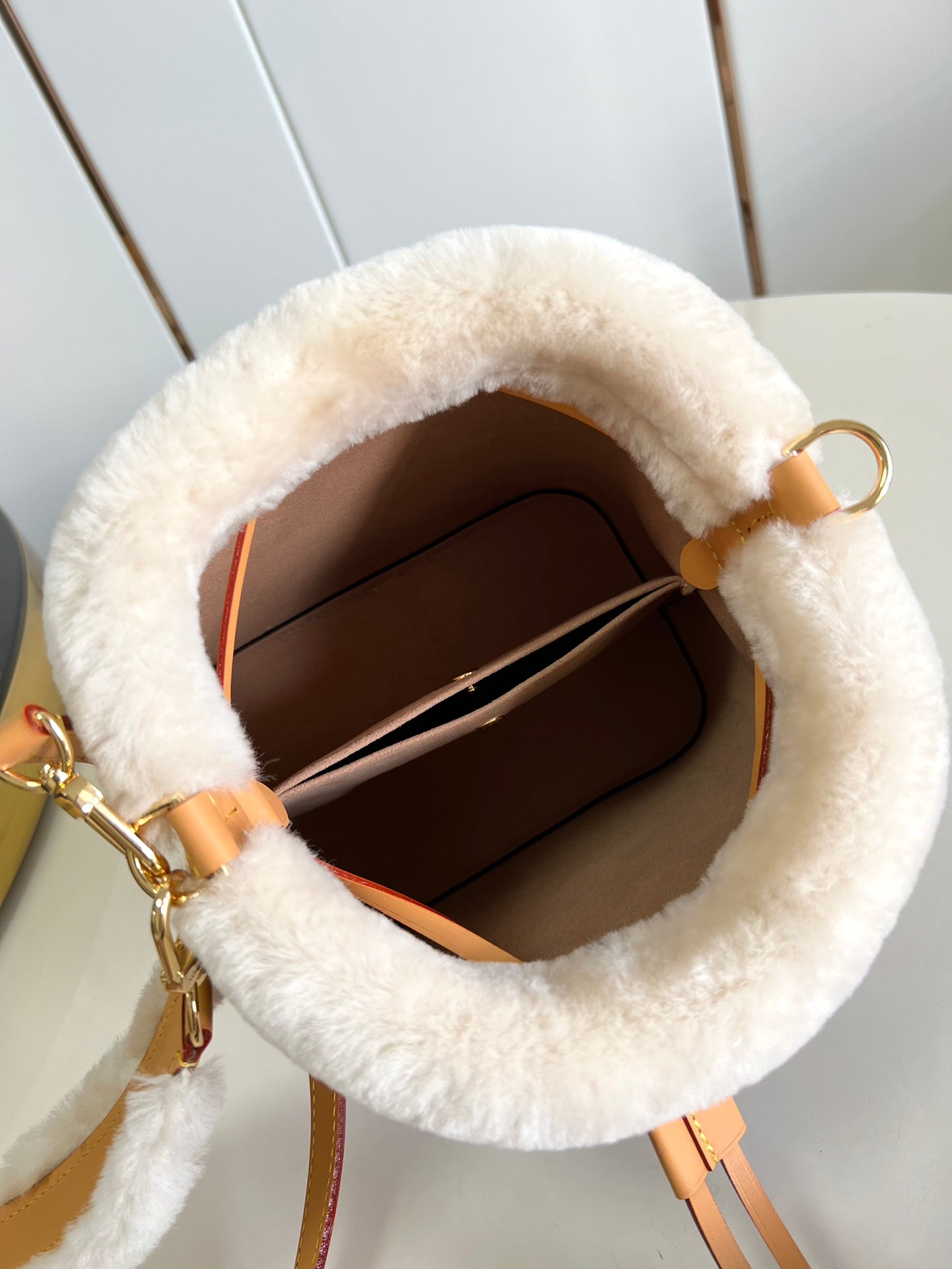 LU  Neo Bag Mono Shearling
