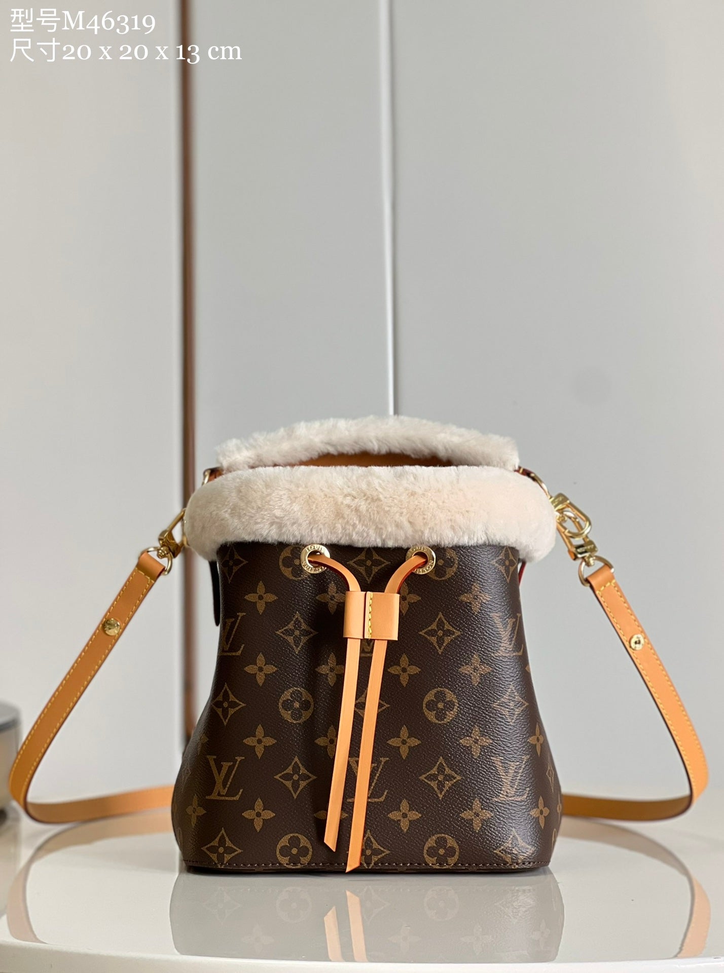 LU  Neo Bag Mono Shearling