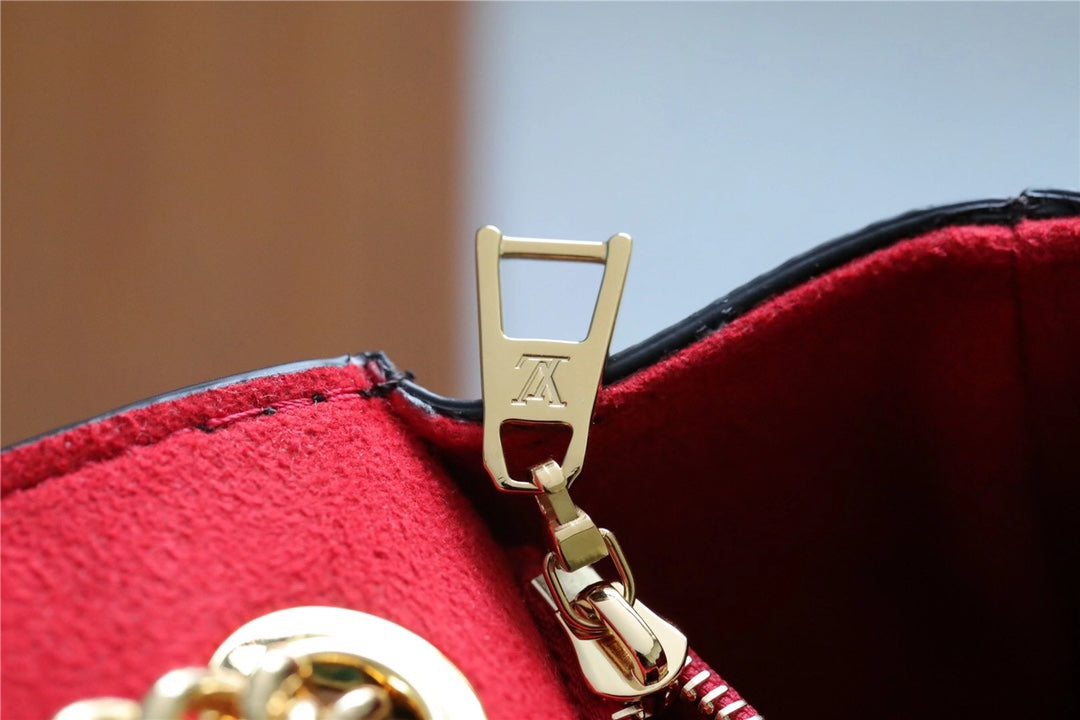 LU Bag Monogram 24 cm