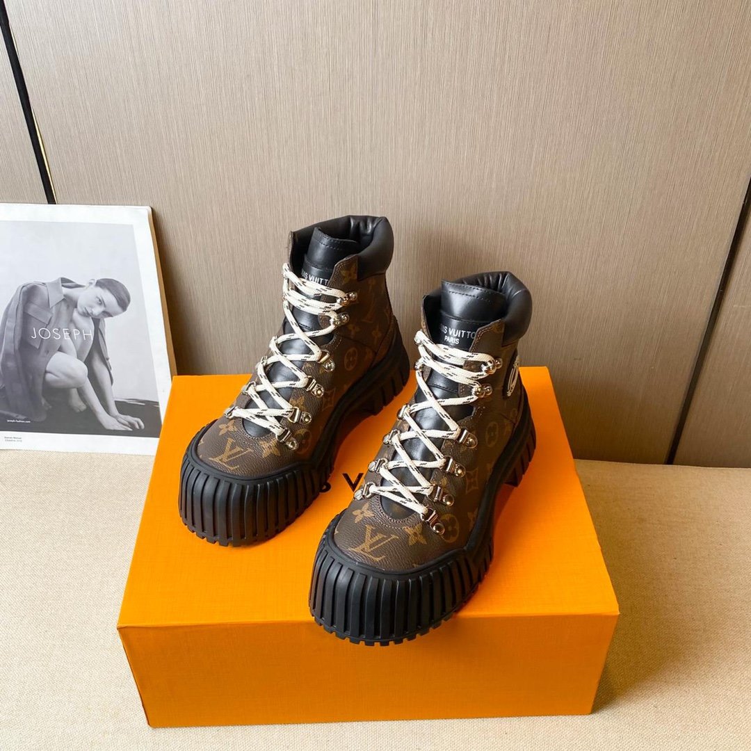 LU Ruby Flat Boots Woman