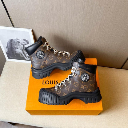 LU Ruby Flat Boots Woman