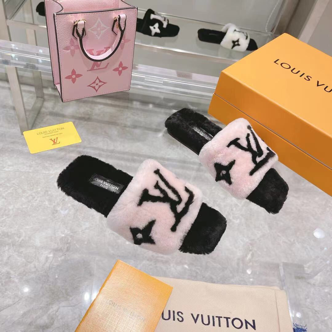 LU Slippers Furry Pink