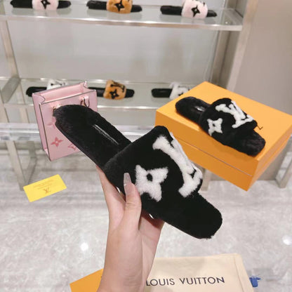 LU Slippers Furry 2  Color 's