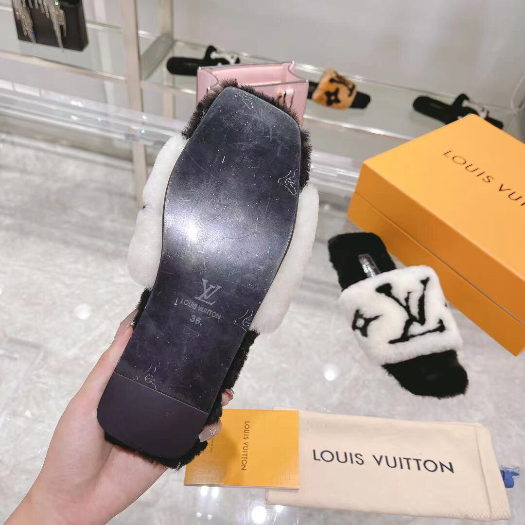 LU Slippers Furry 2  Color 's