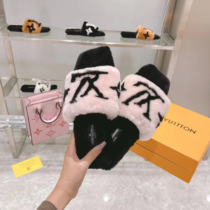 LU Slippers Furry Pink