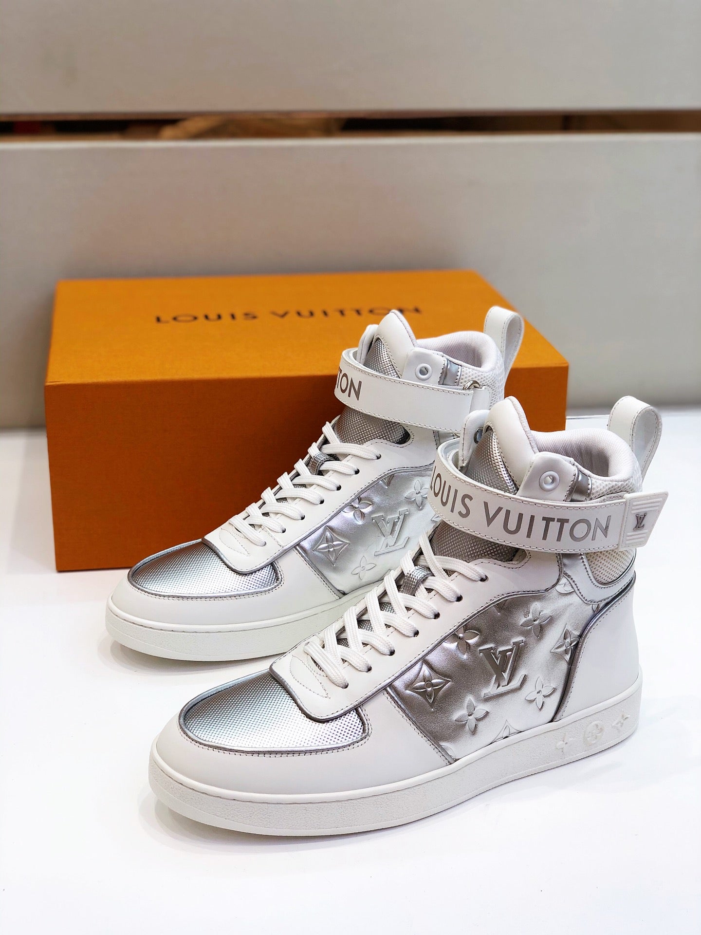 LU Sneakers High Silver