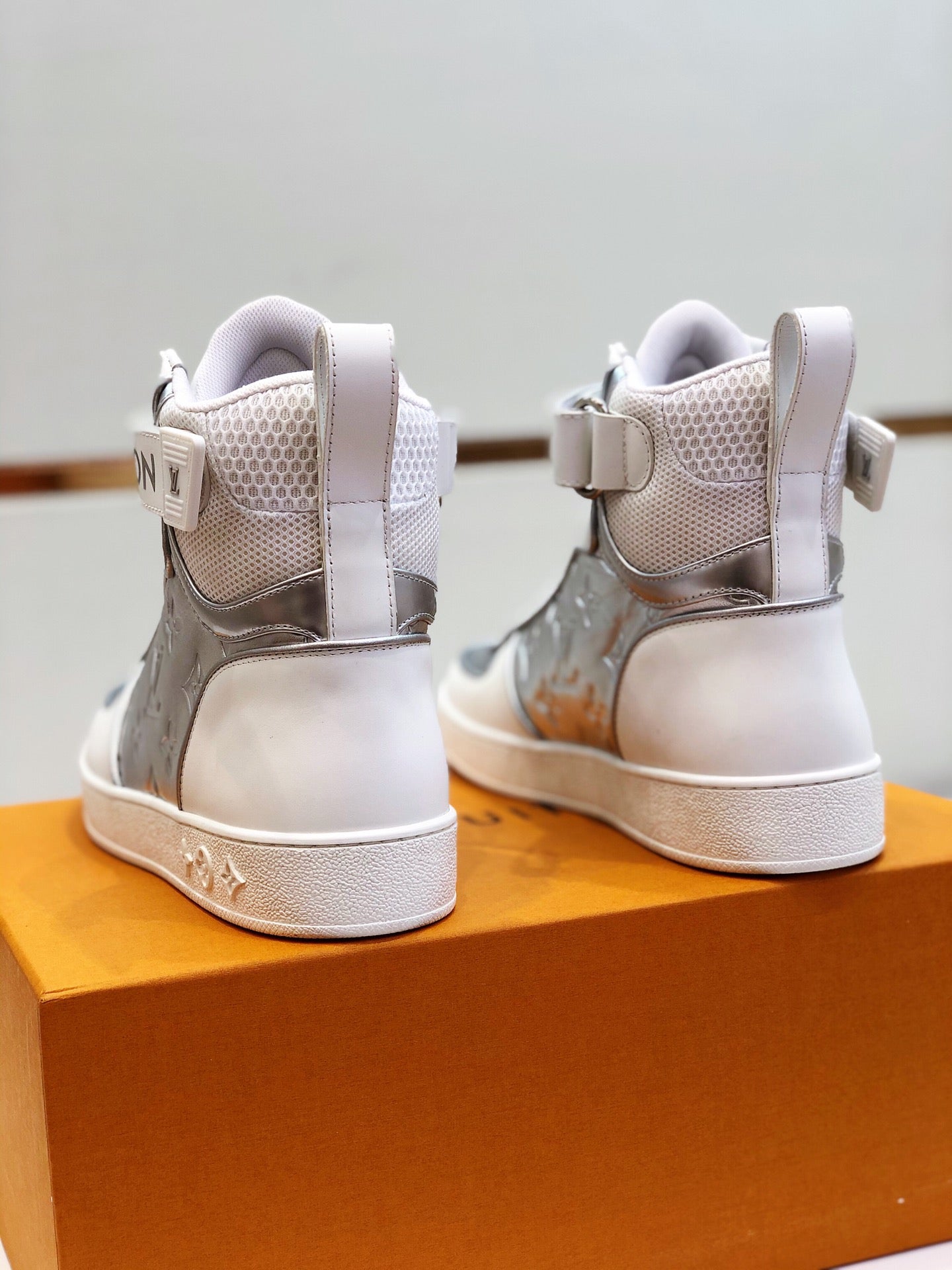 LU Sneakers High Silver
