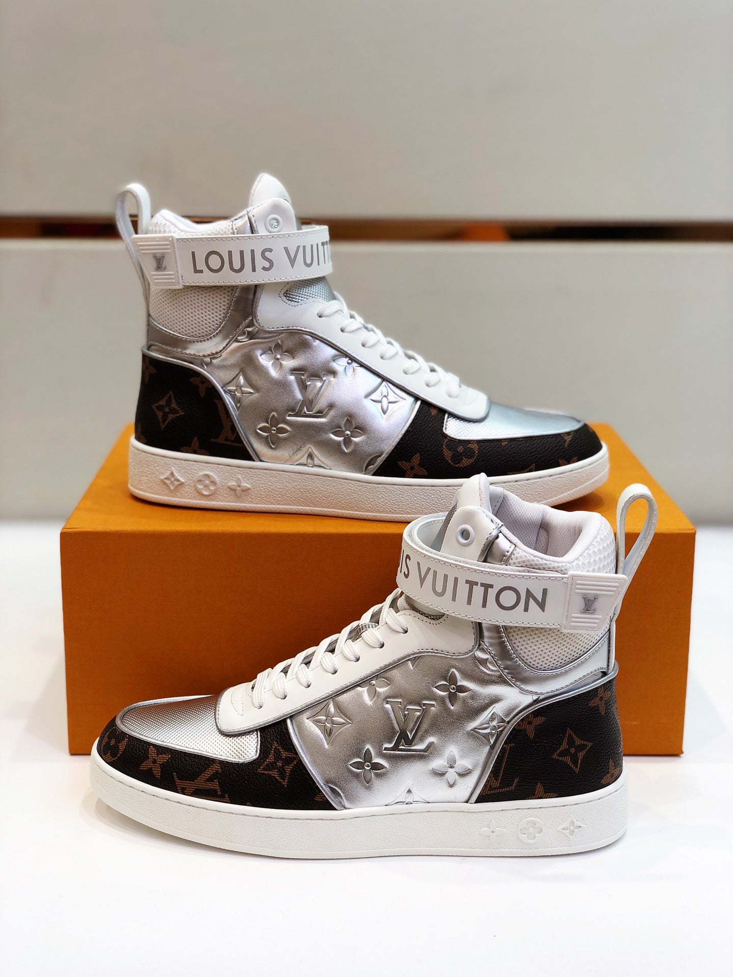 LU Sneakers High Silver