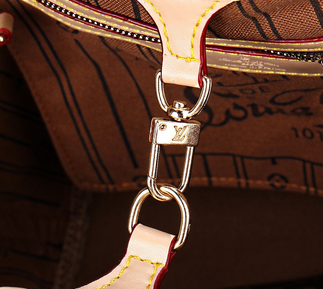 LU Never Leather Mono Bag