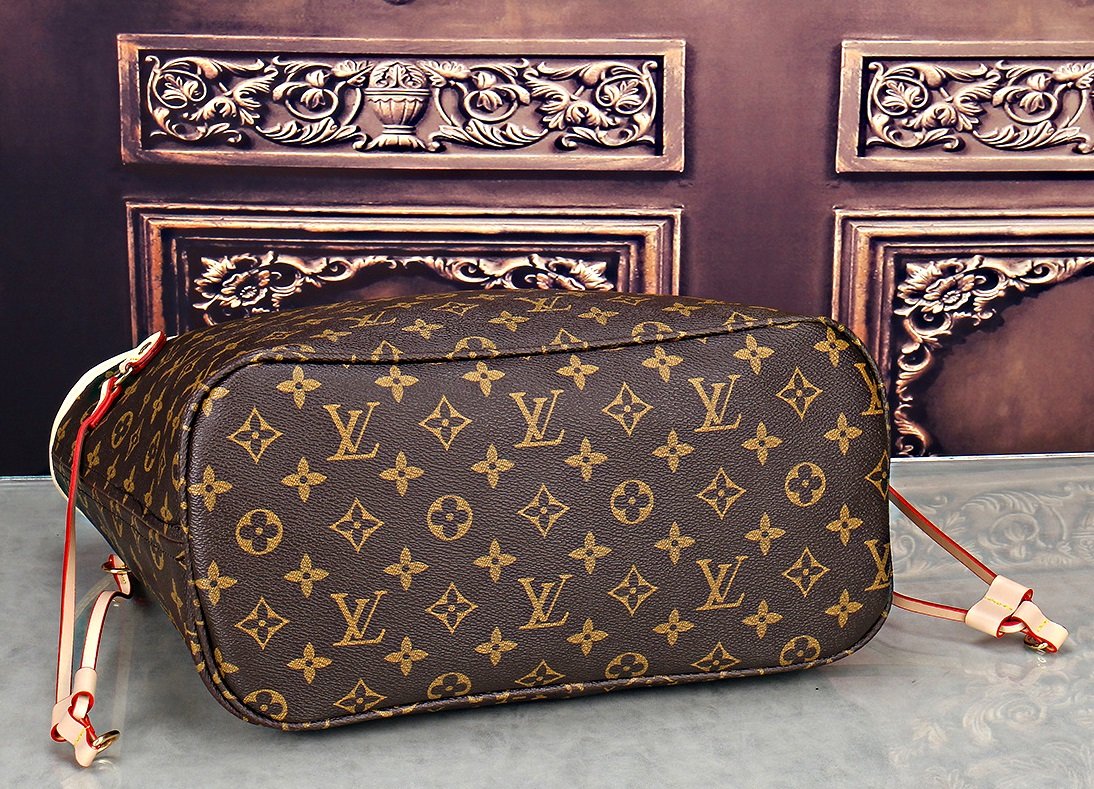 LU Never Leather Mono Bag