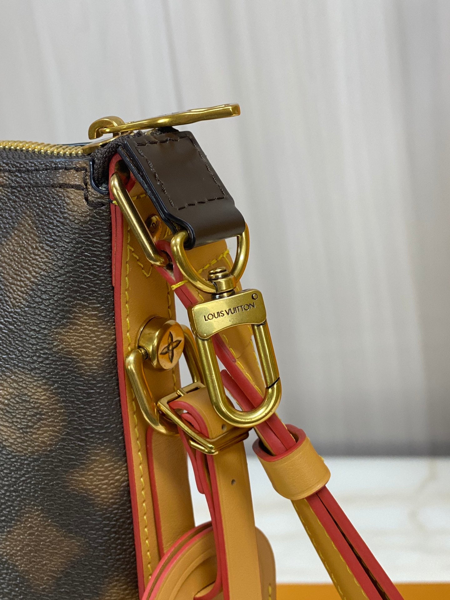 LU   Bag 24 cm  Blurry