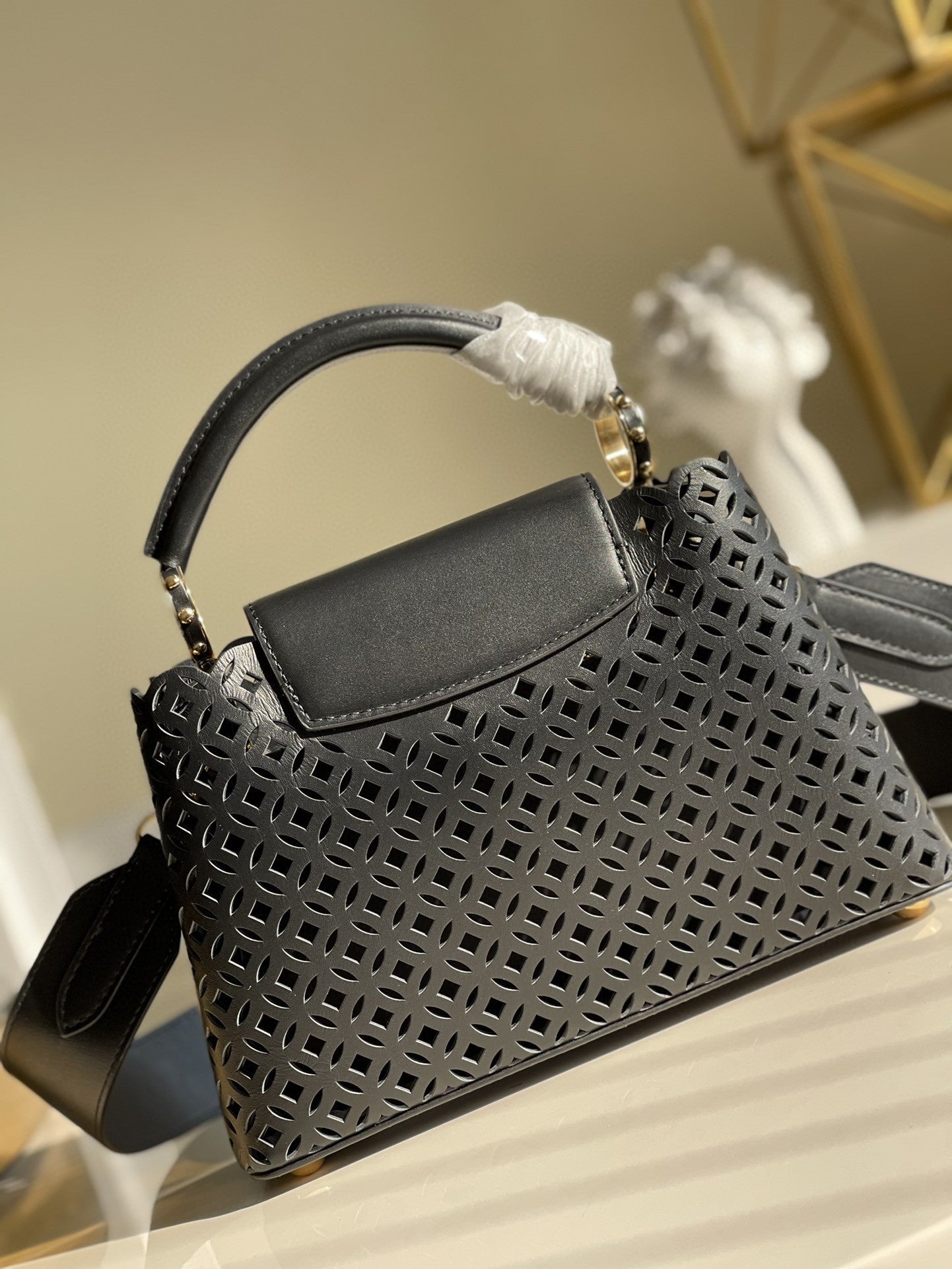 LU  Bag  2 Size 's  Handbag 2 Color 's