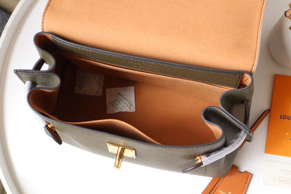 LU Bag LockME  28  Cm 2 Color s