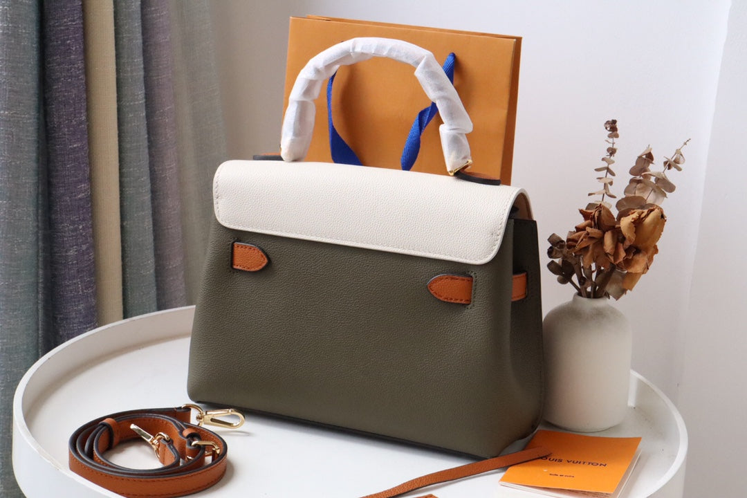 LU Bag LockME  28  Cm 2 Color s