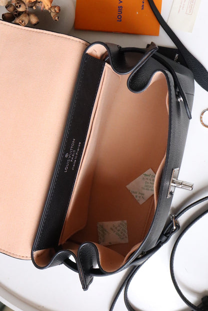 LU Bag LockME  28  Cm 2 Color s