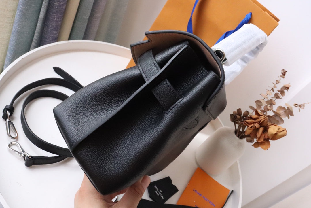 LU Bag LockME  28  Cm 2 Color s
