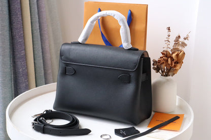 LU Bag LockME  28  Cm 2 Color s