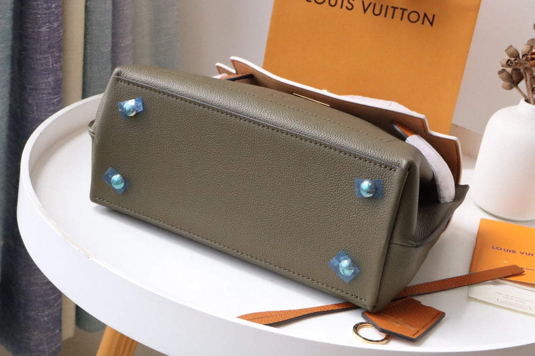 LU Bag LockME  28  Cm 2 Color s