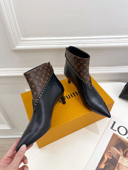 LU  Signature   Boots Med Heels  2 Color 's