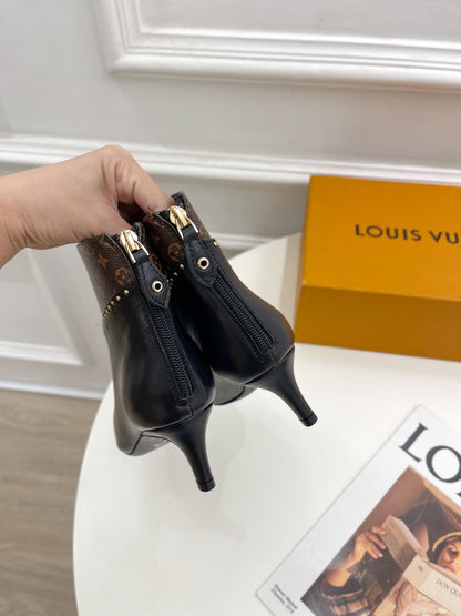 LU  Signature   Boots Med Heels  2 Color 's