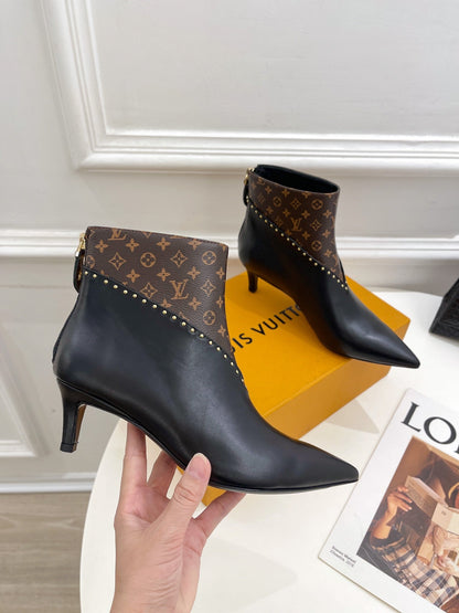 LU  Signature   Boots Med Heels  2 Color 's