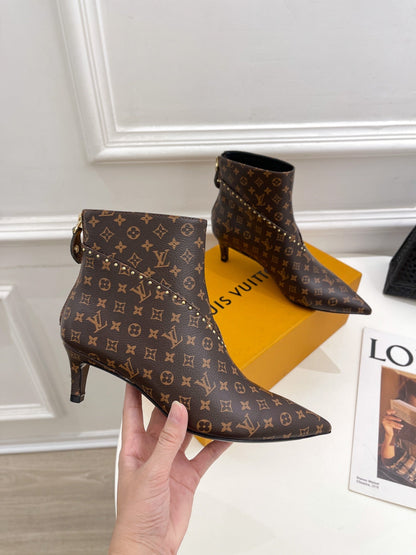 LU  Signature   Boots Med Heels  2 Color 's