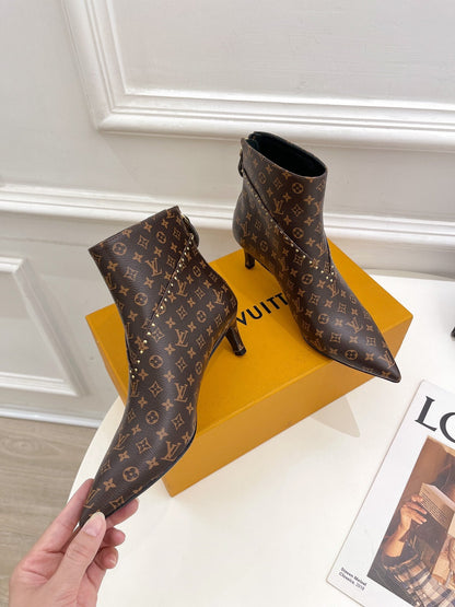 LU  Signature   Boots Med Heels  2 Color 's
