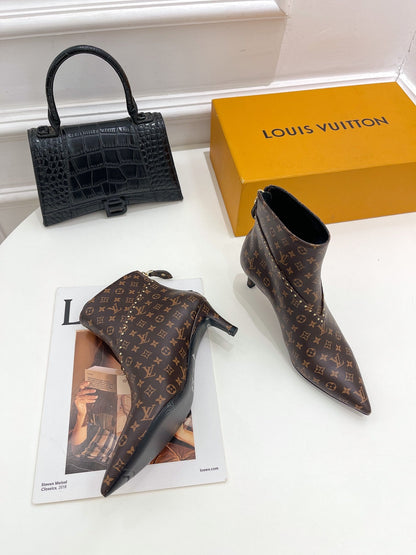 LU  Signature   Boots Med Heels  2 Color 's