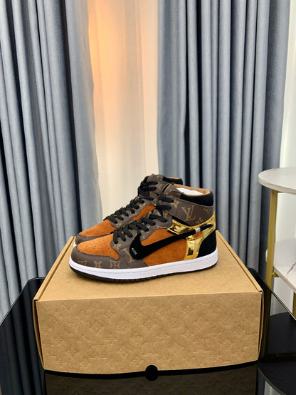 LU  N*KE  Trainers  Sneakers Gold