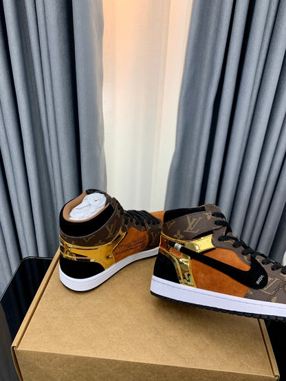 LU  N*KE  Trainers  Sneakers Gold