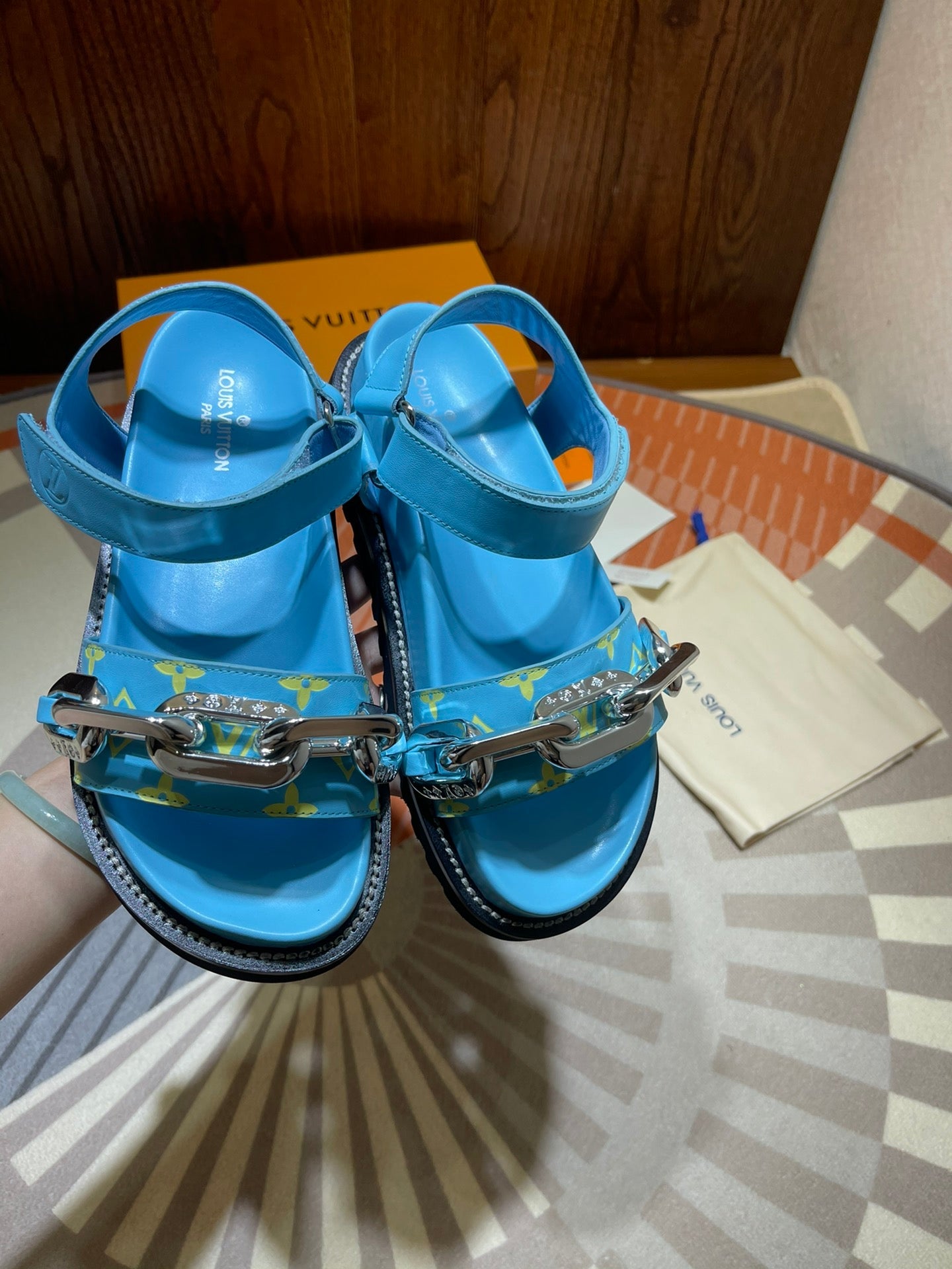 LU Sandals Paseo  Flat