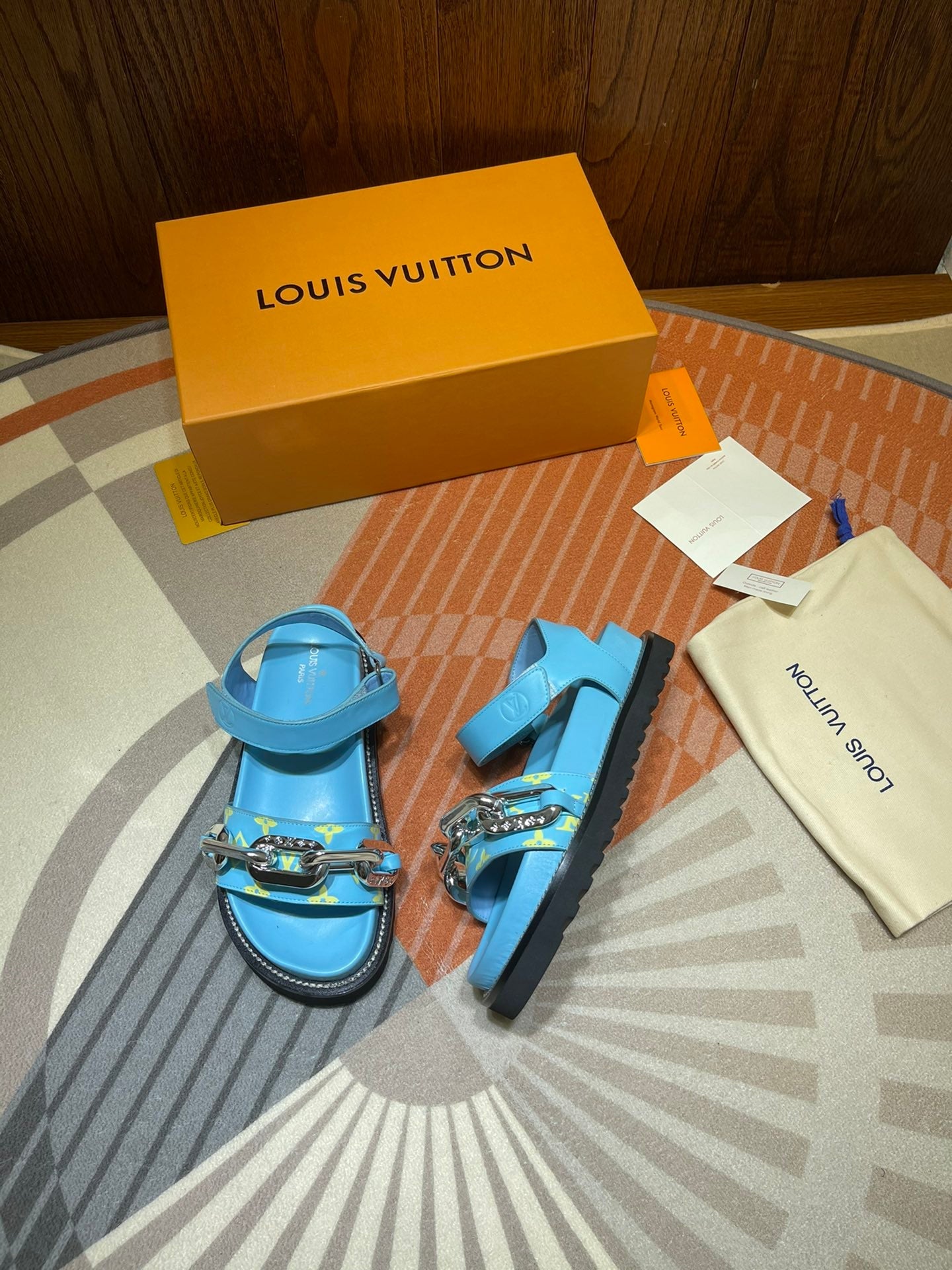 LU Sandals Paseo  Flat