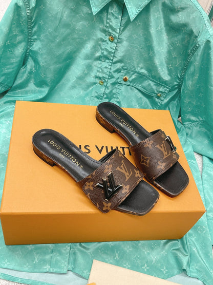 LU  Slippers Black Shake Flat