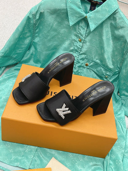LU  Slippers Black Shake Heels