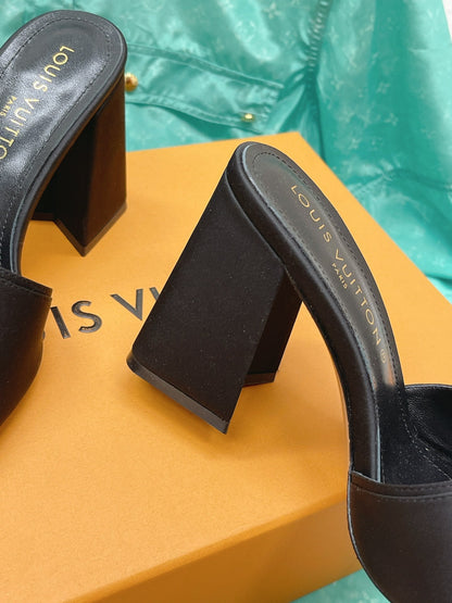 LU  Slippers Black Shake Heels